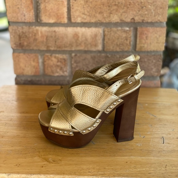 BCBGENERATION Blend Metallic Gold Platform Chunky Wood Heel Sandals Heels 6 - Picture 6 of 11